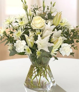 White Classic Hand-tied arrangement of flowers